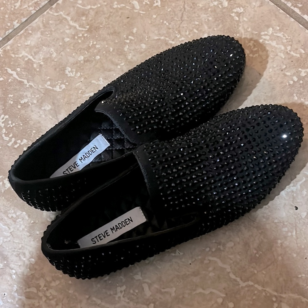 Boys size 5 rhinestone Steve Madden “smoking slipper”